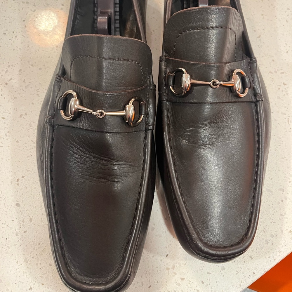 Barely worn Men's authentic Gucci Brown Leather driving Loafers